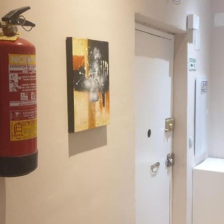 Traveller Host Hostel มาดริด ภายนอก รูปภาพ