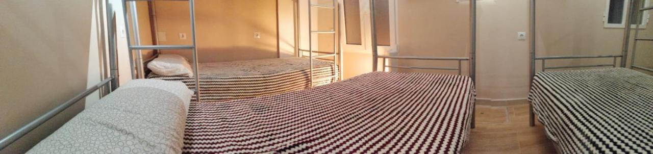 Traveller Host Hostel มาดริด ภายนอก รูปภาพ