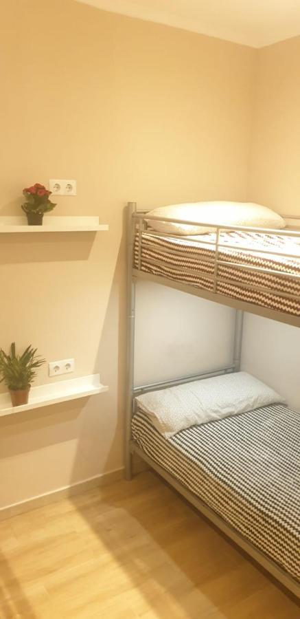 Traveller Host Hostel มาดริด ภายนอก รูปภาพ