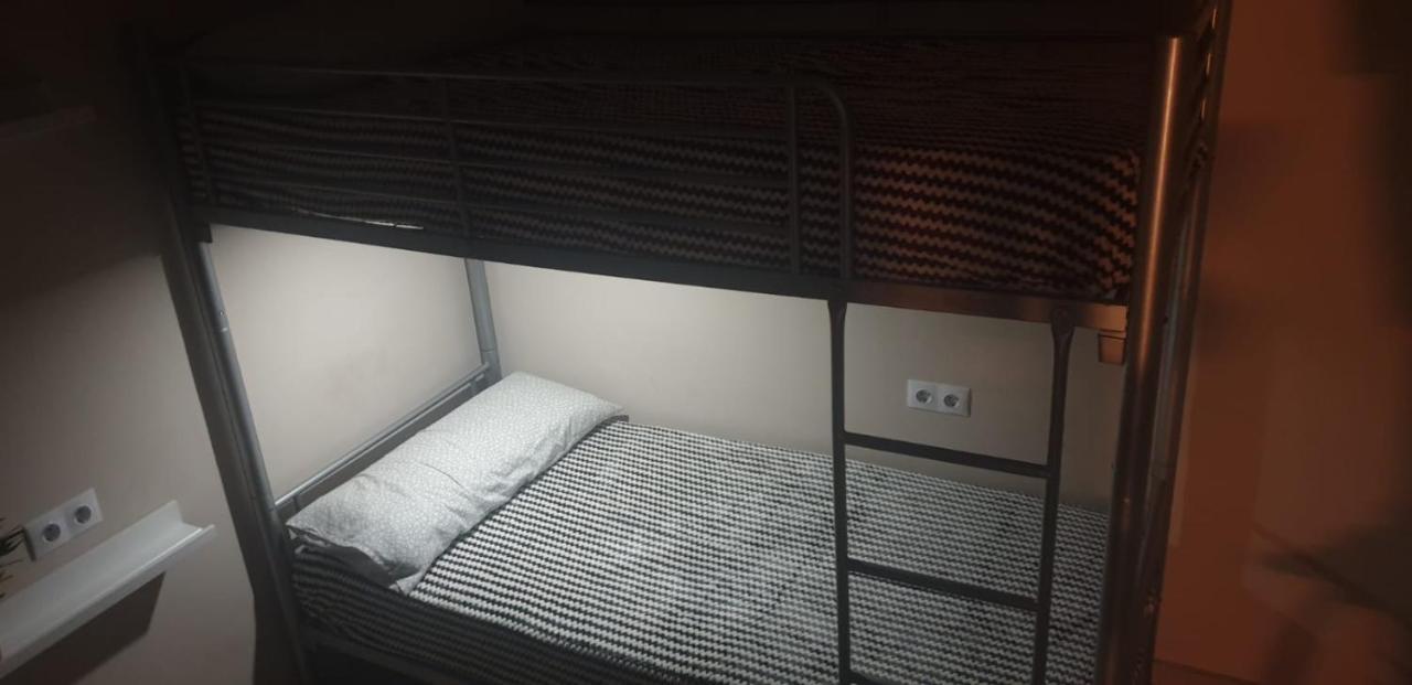 Traveller Host Hostel มาดริด ภายนอก รูปภาพ
