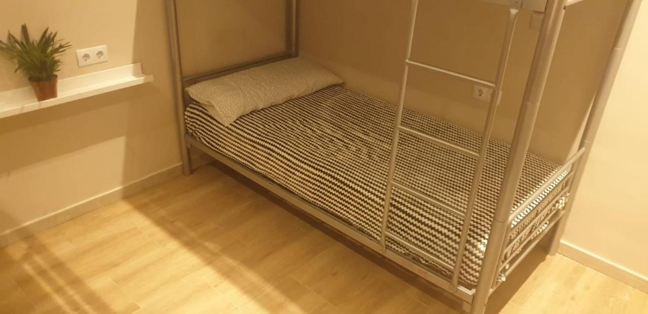 Traveller Host Hostel มาดริด ภายนอก รูปภาพ