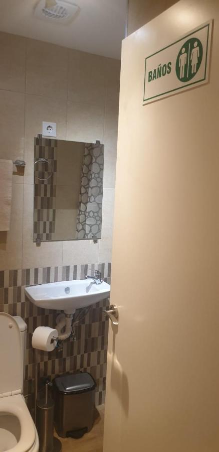 Traveller Host Hostel มาดริด ภายนอก รูปภาพ